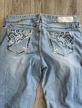 Amethyst Jeans Women's Light Blue Embroidered Bootcut Jeans Size 9